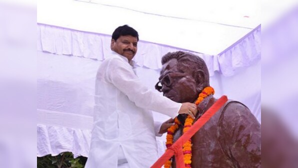Samajwadi Party feud: Akhilesh avoids uncle Shivpal in UP Assembly