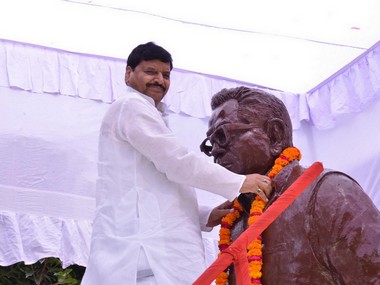 Samajwadi Party feud: Akhilesh avoids uncle Shivpal in UP Assembly Samajwadi Party feud: Akhilesh avoids uncle Shivpal in UP Assembly