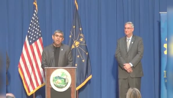 Infosys plan for 10000 US hires douses H1B heat; wonks cool to Vishal Sikka Indiana pitch