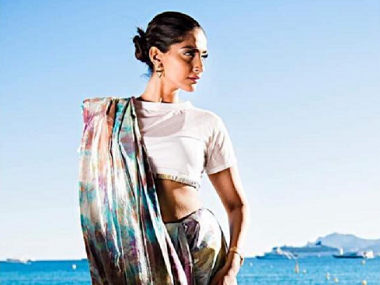 Cannes 2017: Sonam Kapoor chooses Shimma saree over elaborate gowns for first appearance Cannes 2017: Sonam Kapoor chooses Shimma saree over elaborate gowns for first appearance