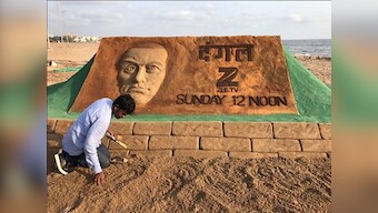 Dangal causes a sandstorm: Aamir Khan's face made into sand-sculpture on Mumbai beach