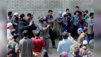 Jammu and Kashmir: Militants give "gun salute" to slain associate at funeral