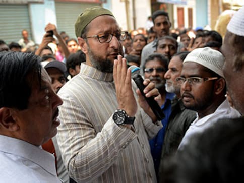 Asaduddin Owaisi mocks Imran Khan's comment on minority rights in India, says he should 'learn from us about inclusive politics' Asaduddin Owaisi mocks Imran Khan's comment on minority rights in India, says he should 'learn from us about inclusive politics'