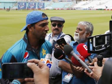 Britain Cricket - Pakistan Nets - The Oval - June 16, 2017 Pakistan’s bowling coach Azhar Mahmood talks with the media Action Images via Reuters / Paul Childs Livepic EDITORIAL USE ONLY. - RTS17C1V