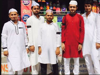 #BlackEid trends on twitter: People across India sport black armbands to protest lynching of Muslims #BlackEid trends on twitter: People across India sport black armbands to protest lynching of Muslims