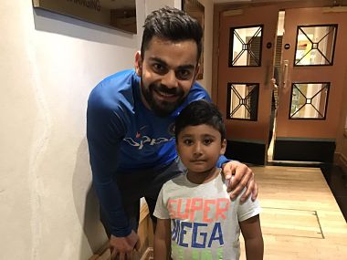 MS Dhoni, Virat Kohli, Yuvraj Singh pose with Azhar Ali's sons; win hearts in both India and Pakistan MS Dhoni, Virat Kohli, Yuvraj Singh pose with Azhar Ali's sons; win hearts in both India and Pakistan