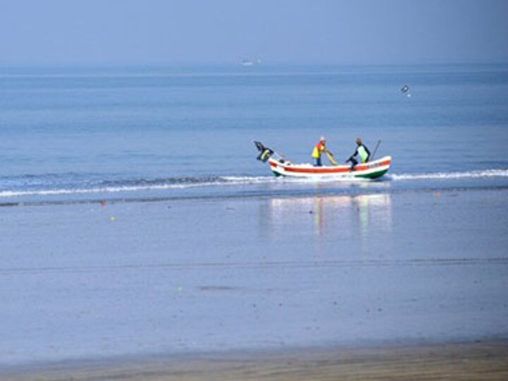 Sri Lankan Navy arrests four fishermen from Tamil Nadu, seizes one boat