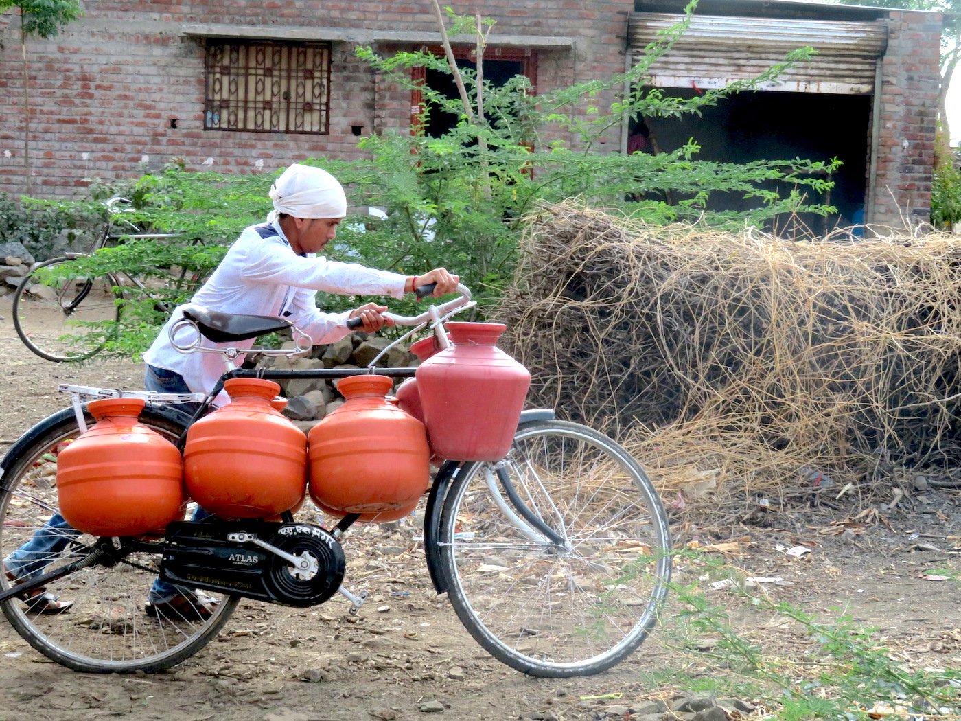 People must travel long distances to collect water as the crisis deepens across the Marathwada region of Maharashtra. Parth MN