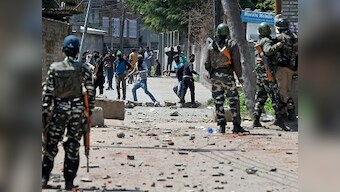 Kashmir unrest: Security forces fire pellets as clashes erupt in Srinagar Valley on Eid ul-Fitr