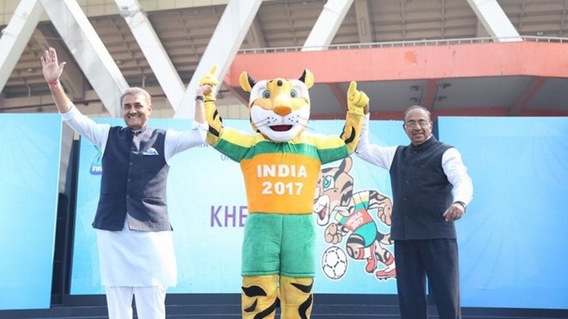 AIFF head Praful Patel and sports minister Vijay Goel with the official mascot Kheleo. Image courtesy: FIFA