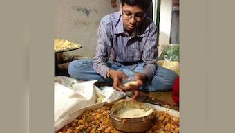 Meet Mohan Abhyas: Samosa vendor's son who secured 64th rank in IIT-JEE and wants to become a scientist