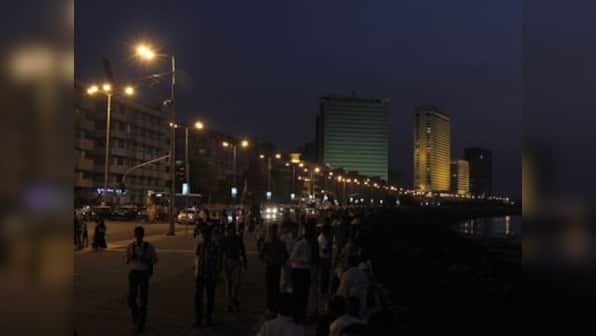 Mumbai: Girl washed away by high tide at Marine Drive after heavy rains lash city