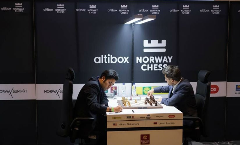 Hikaru Nakamura (L) and Levon Aronian battles.