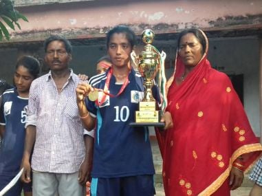 Puja Kumari with her parents. Firstpost/Alok Kumar