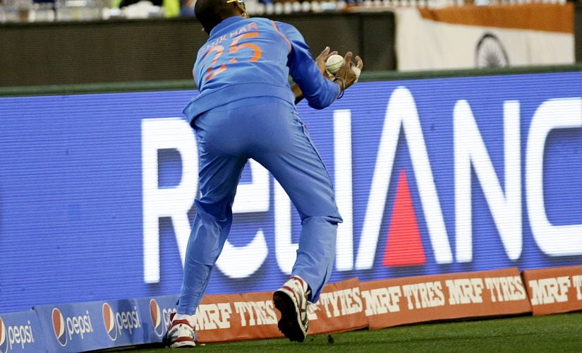 India's Shikhar Dhawan juggles a catch near the boundary ropes to dismiss Bangladesh batsman Mahmudullah. Reuters