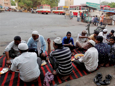 RSS Muslim wing organises Iftar in Ayodhya, participants take pledge to not eat beef RSS Muslim wing organises Iftar in Ayodhya, participants take pledge to not eat beef