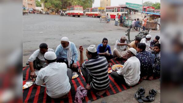RSS Muslim wing organises Iftar in Ayodhya, participants take pledge to not eat beef