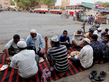 RSS Muslim wing organises Iftar in Ayodhya, participants take pledge to not eat beef