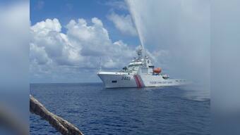 US Navy destroyer sails within 19 km of disputed island in South China Sea