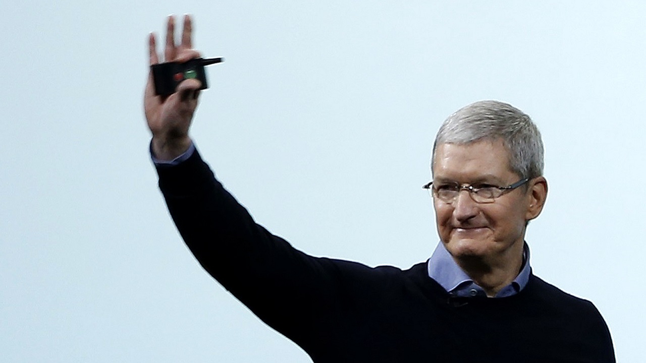 Tim Cook changes his Twitter name to Tim Apple in response to Donald Trump's faux pas Tim Cook changes his Twitter name to Tim Apple in response to Donald Trump's faux pas