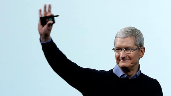 Tim Cook changes his Twitter name to Tim Apple in response to Donald Trump's faux pas