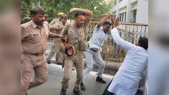 Police assault Samajwadi Party workers for showing black flags to Yogi Adityanath's convoy