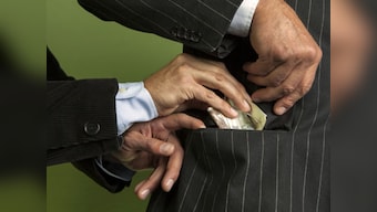 Indian-American CEO of IT firm, FutureNet Group pleads guilty to giving over $6,500 as bribe in the US