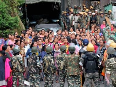 Gorkhaland agitation: Two vehicles set afire in Darjeeling; woman GJM activist arrested
