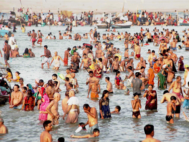 Bihar: Nine, including four children feared drowned in Ganga in Vaishali district, four others missing Bihar: Nine, including four children feared drowned in Ganga in Vaishali district, four others missing
