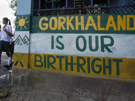 GJM supremo Bimal Gurung warns to intensify Gorkhaland movement, tells tourists to skip Darjeeling GJM supremo Bimal Gurung warns to intensify Gorkhaland movement, tells tourists to skip Darjeeling