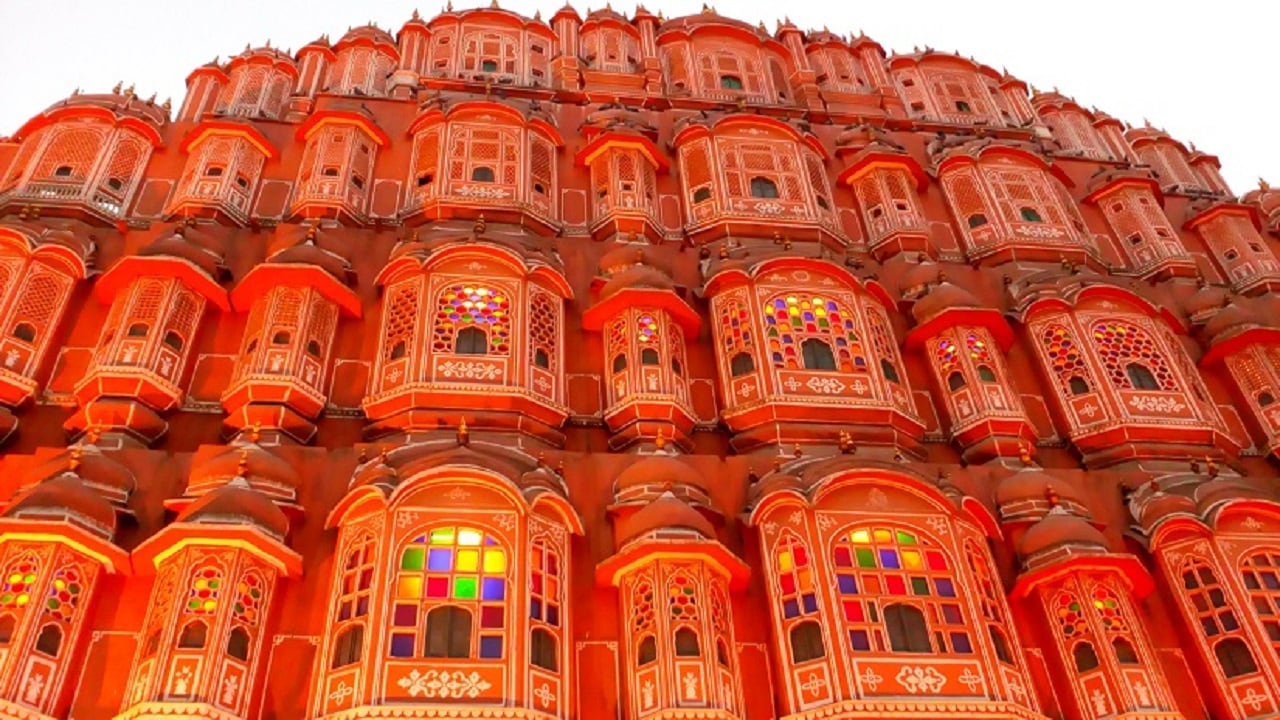 Jaipur's jharokha tourism: Cafes by Hawa Mahal, Amer Fort 