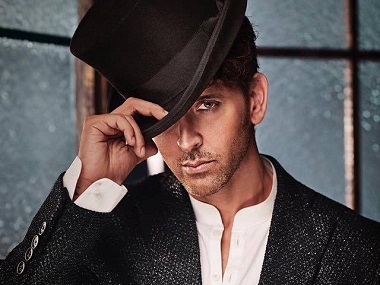 Hrithik Roshan meets Super 30 coach Anand Kumar to prepare for his role in upcoming biopic Hrithik Roshan meets Super 30 coach Anand Kumar to prepare for his role in upcoming biopic