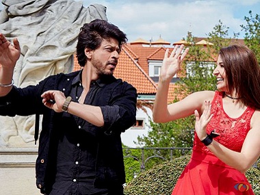 Shah Rukh Khan issued recovery notice of Rs 5.5 lakh by Varanasi police for providing security Shah Rukh Khan issued recovery notice of Rs 5.5 lakh by Varanasi police for providing security