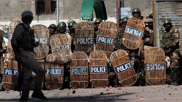 Kashmir unrest: Protesters back on streets after cops gun down two militants in Baramulla