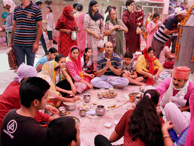 Jammu and Kashmir: Despite low attendance Khir Bhawani festival witnesses Hindu-Muslim amity Jammu and Kashmir: Despite low attendance Khir Bhawani festival witnesses Hindu-Muslim amity