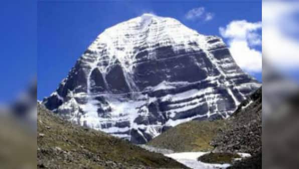 First batch of pilgrims departs for Kailash Mansarovar Yatra from Sikkim; will reach Nathu La on 20 June