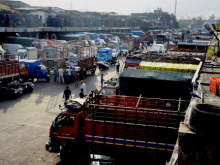 Maharashtra farmers' strike: It's time Devendra Fadnavis govt turns focus on the agrarian crisis, cuts out middlemen
