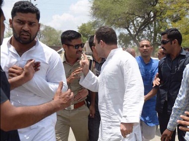 MP farmers' strike: Political drama unfolds near Neemuch border as Rahul Gandhi leaves for Mandsaur on bike MP farmers' strike: Political drama unfolds near Neemuch border as Rahul Gandhi leaves for Mandsaur on bike