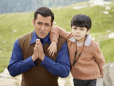 Salman Khan to compensate distributors over Tubelight's failure at box office, confirms Salim Khan Salman Khan to compensate distributors over Tubelight's failure at box office, confirms Salim Khan