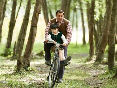 Tubelight: Understanding the sentiments of the anti-war film by looking at Hollywood, WW II