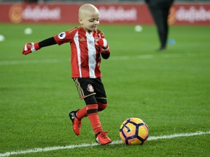 Premier League: Bradley Lowery, Sunderland's favourite fan dies after battle with cancer Premier League: Bradley Lowery, Sunderland's favourite fan dies after battle with cancer