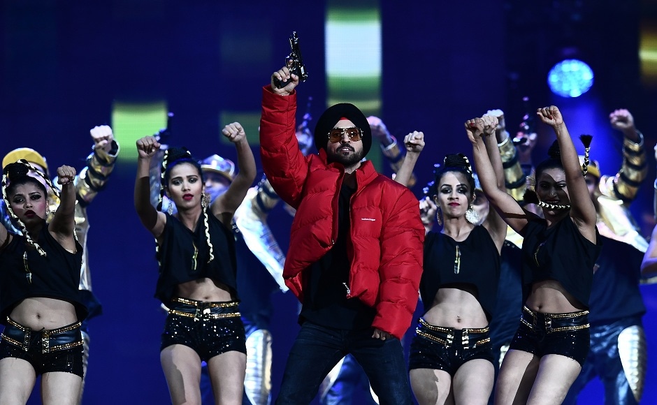 Bollywood actor/singer Diljit Dosanjh performs on stage durig IIFA award of the 18th International Indian Film Academy (IIFA) Festival at the MetLife Stadium in East Rutherford, New Jersey, on July 15, 2017. / AFP PHOTO / JEWEL SAMAD