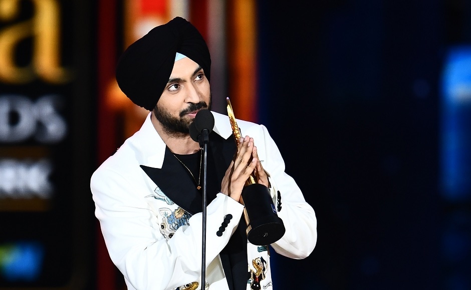 Bollywood actor/singer Diljit Dosanjh accepts Best Debut actor award during the 18th International Indian Film Academy (IIFA) Festival at the MetLife Stadium in East Rutherford, New Jersey, on July 15, 2017. / AFP PHOTO / JEWEL SAMAD
