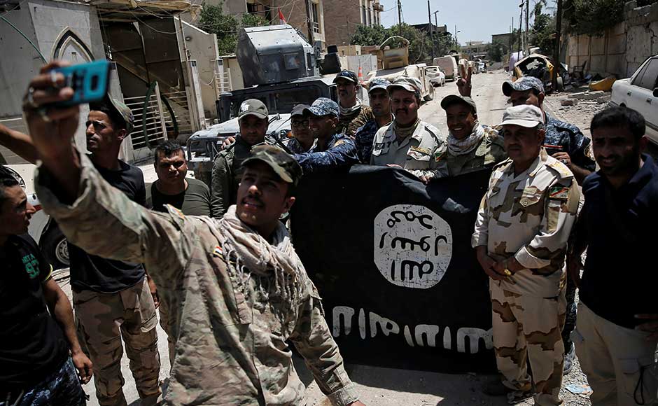 Iraqi forces launch fresh offensive on Islamic State, gain ground in Mosul's Old City Iraqi forces launch fresh offensive on Islamic State, gain ground in Mosul's Old City