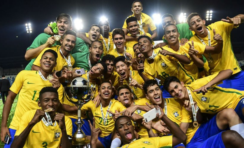 Brazil´s players celebrate with the trophy their first place finish in the South American U-17 football tournament in Rancagua, some 90 km south of Santiago de Chile on March 19, 2017. AFP