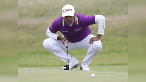 British Open 2017: Jordan Spieth grabs co-lead after wretched morning weather plagues Day 1