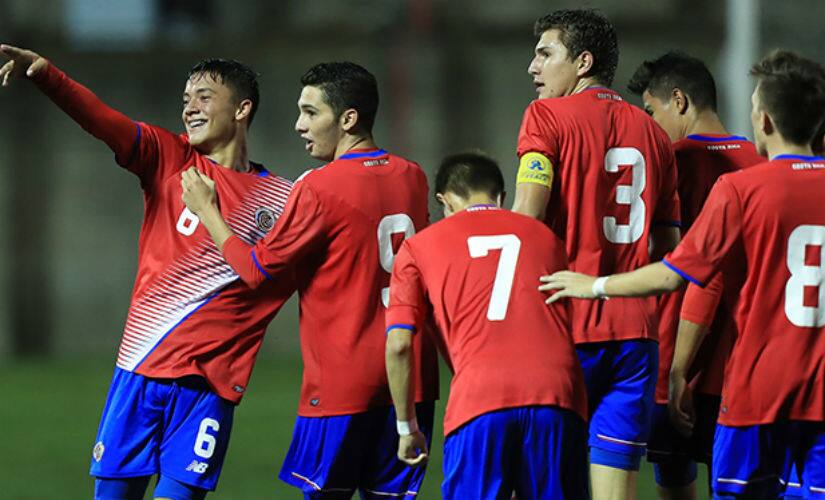 Costa Rica players celebrate after scoring against Honduras in Central American under-17 qualifying match on November 26, 2016, in Pavas, San Jose, Costa Rica. (Photo: Imagenes en Costa Rica)