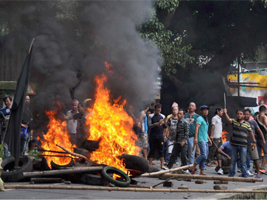 Darjeeling unrest: Gorkhaland supporters clash with cops at Jaigaon, set police vehicles afire Darjeeling unrest: Gorkhaland supporters clash with cops at Jaigaon, set police vehicles afire