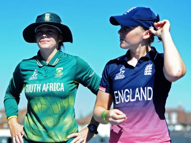 South Africa captain Dane van Niekerk (L) and England captain Heather Knight (R). Twitter/@ICC