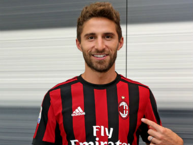 Serie A: AC Milan sign striker Fabio Borini on loan from Sunderland with option to make move permanent Serie A: AC Milan sign striker Fabio Borini on loan from Sunderland with option to make move permanent